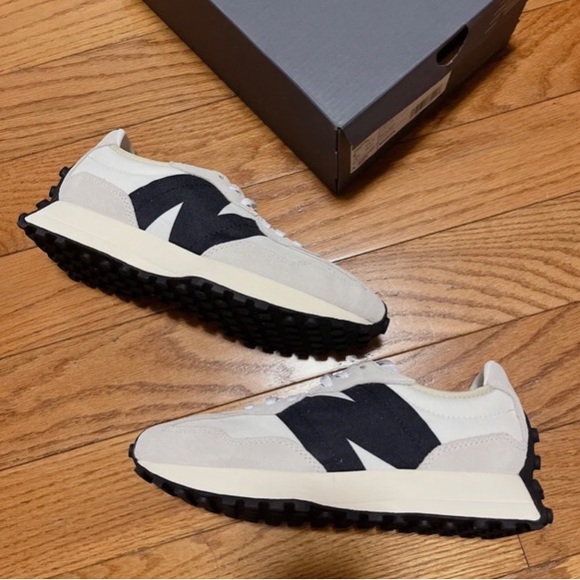 NIB - New Balance 327 - Picture 5 of 6